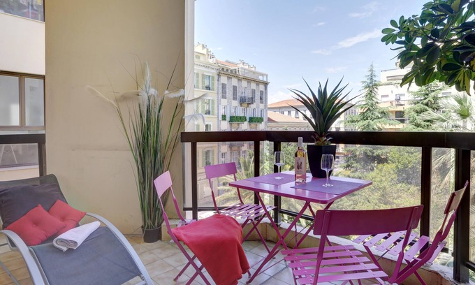 Jean-Medecin Apartment | APARTMENT TERRACE, OLD FACE-NICE, ELEVATOR, CLIM, WIFI