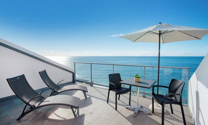 Calheta Apartment | Apartment 'The Wave House - Oceanfront' with Sea View, Wi-Fi and Air Conditioning