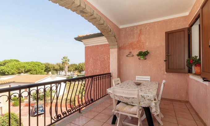 Valledoria Apartment | Apartment Tulipano with Balcony & Wi-Fi