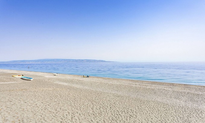 Roccalumera Apartment | Apartment 'Vacanza Sole Mare' with Balcony and Air Conditioning