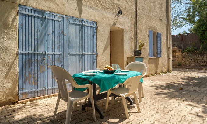 Venelles Apartment | Apartment 'Vennelles - 4 Personnes' with Wi-Fi