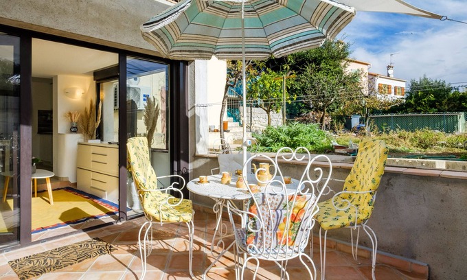 Saint-Jacques Apartment | Apartment 'Villa De Jean-henri' with Private Terrace, Wi-Fi and Air Conditioning