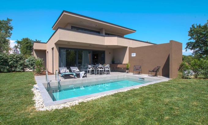 Karigador Apartment | Apartment Villa Querchus by Interhome