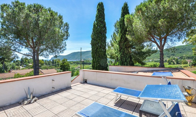 Lacona Apartment | Apartment "Villa Sterlizia-Verde" with Sea View, Wi-Fi and Terrace