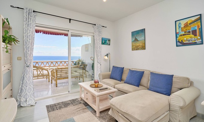 Almunecar Apartment | Apartment 'Vista Al Mar' with Sea View, Wi-Fi and Air Conditioning