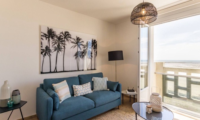 Barneville-Carteret Apartment | Apartment with Sea View and Parking Included