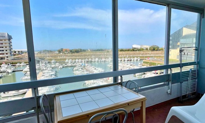 Courseulles-sur-Mer Apartment | Apartment with sea and marina view - Loggia - Parking