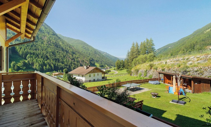 Valle Aurina Apartment | Apartment 'Waldheim Apt 5 6' with Mountain View, Shared Garden and Wi-Fi