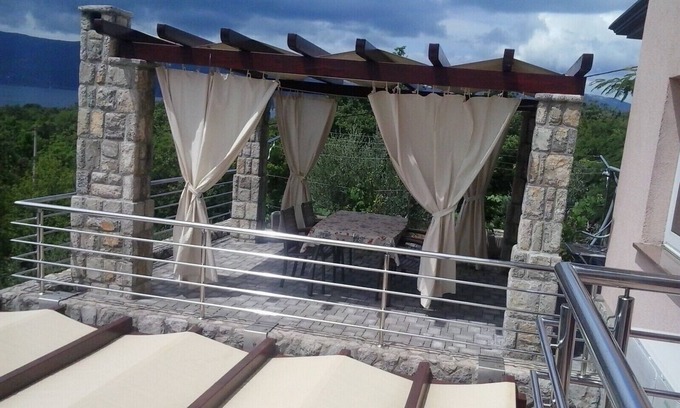 Pinezici Apartment | Apartment with great sea views and 3 rooms