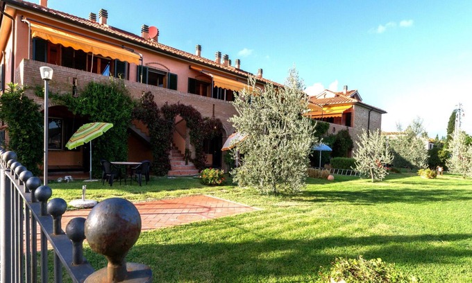 Sughera Apartment | Apartment with A/C, pool, WIFI, TV, veranda, pets allowed, panoramic view, close to San Gimignano