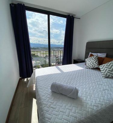 Zona 13 Apartment | Apartment with airport views