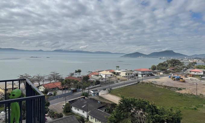 Palhoca Apartment | Apartment with incredible views in Palhoça, facing the sea