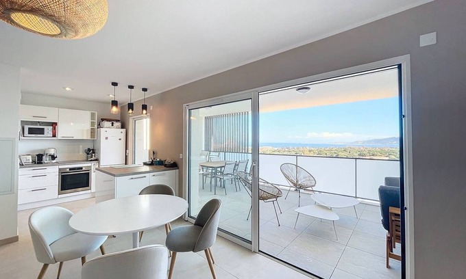 Calvi Apartment | Apartment with panoramic sea view