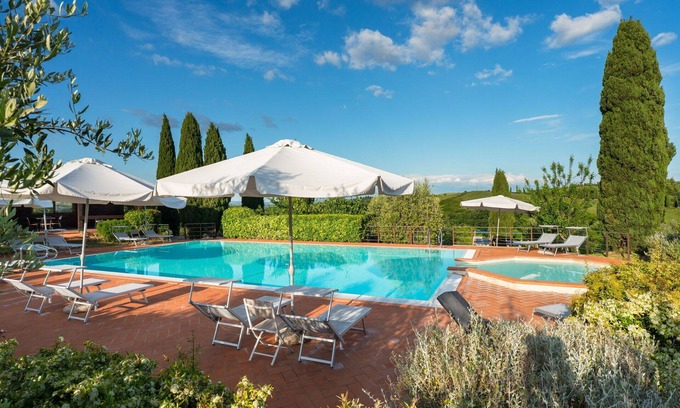 Sughera Apartment | Apartment with pool, WIFI, A/C, TV, veranda, pets allowed, panoramic view, close to San Gimignano