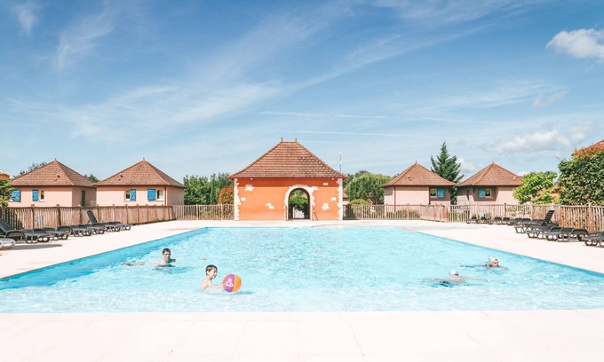 Prayssac Apartment | Apartment with Seasonal Pool and WIFI in the Lot