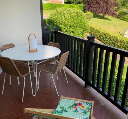Villers-sur-Mer Apartment | Apartment with swimming pool - near train station