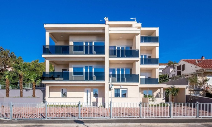 Dramalj Villa | Apartment with swimming pool near sea