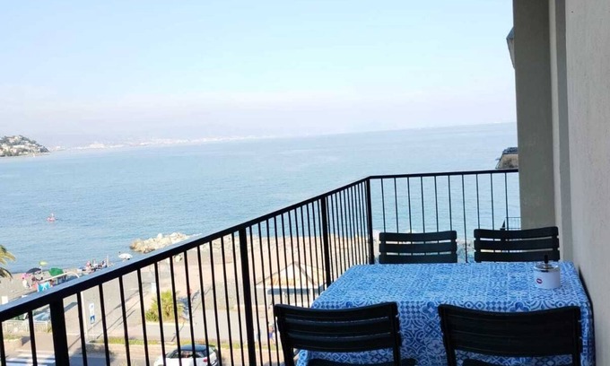 Cogoleto Apartment | Apartment with terrace facing the sea