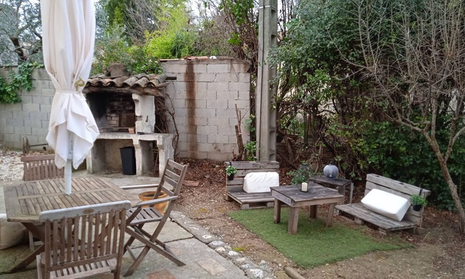 Gignac Apartment | Apartment with terrace and garden.