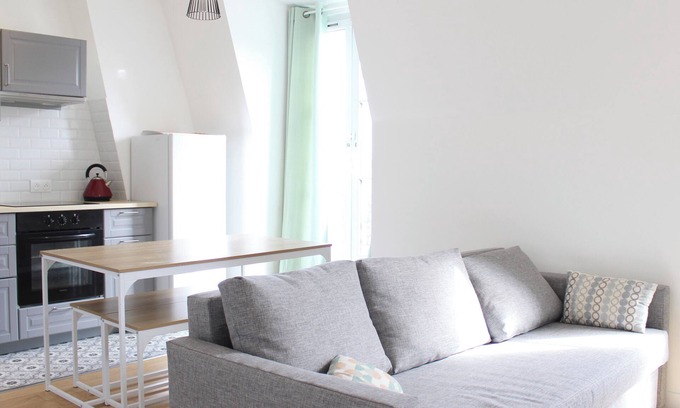 Clichy Apartment | Apartment with Wifi near Paris