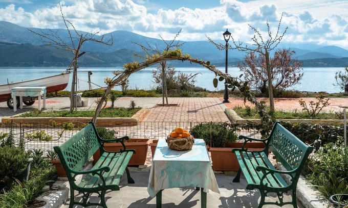 Lixouri Apartment | Apartment "Zois 2" with Sea View, Garden & Wi-Fi