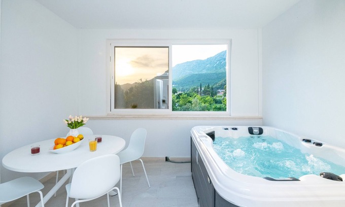 Komolac Apartment | Apartments Azzurro- Three Bedroom Apartment with Terrace and Hot Tub