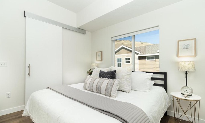 Capitol Hill Apartment | Apartments Close to Downtown, Conventions, Airport, Mountains, Shopping