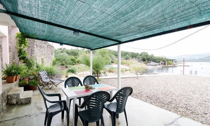 Putnikovic Apartment | Apartments Ereš Zuronja-One-Bedroom Apartment with Sea View 3