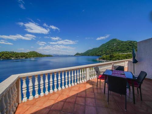 Sobra Apartment | Apartments Filipovi - One Bedroom Apartment with Terrace and Sea View A3