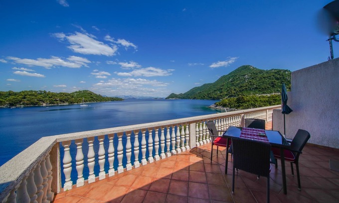 Sobra Apartment | Apartments Filipović - One Bedroom Apartment with Terrace and Sea View (A3)