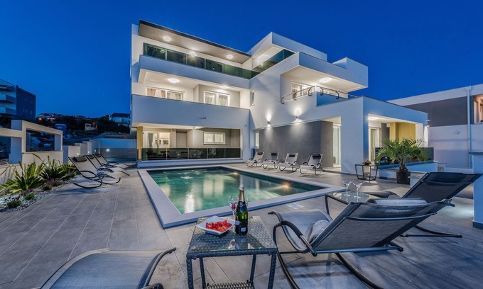 Novalja Apartment | Apartments for 18 with Pool