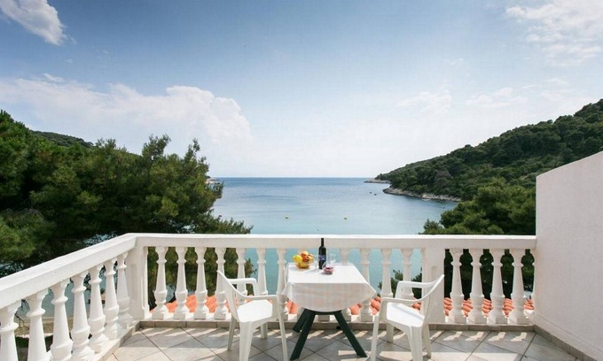 Saplunara Apartment | Apartments Franka Saplunara-One-Bedroom Apartment with Terrace and Sea View No1