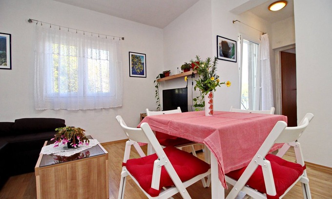 Polace Apartment | Apartments Nodilo - One Bedroom Apartment with Balcony and Sea View (Apt 1)