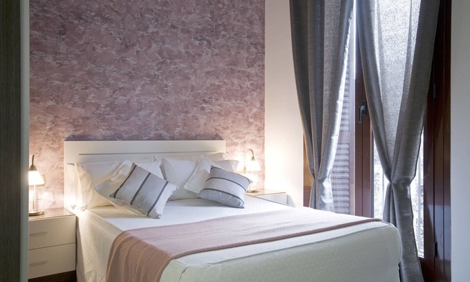 Gothic Quarter Apartment | Apartments Ramblas 108