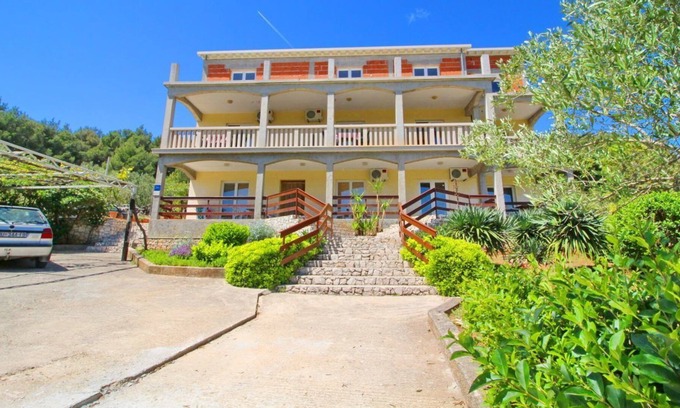 Lumbarda House | Apartments Veselka