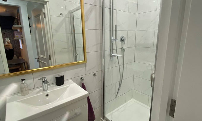 Riverside Apartment | Aphrodite studio next to the river in Central London