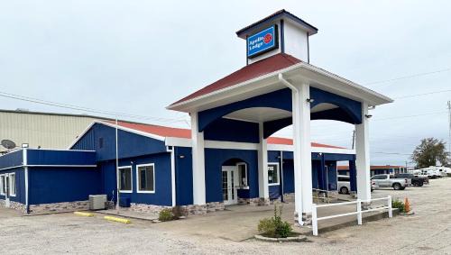 Fairfield Hotel | Apollo Lodge and RV Park