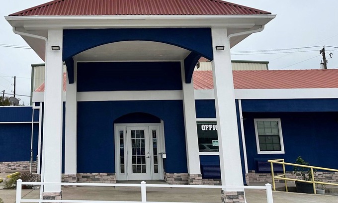 Fairfield Hotel | Apollo Lodge and RV Park