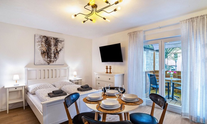 Oberderdingen Apartment | Aposto Apartment 1 with Private Terrace and Wi-Fi