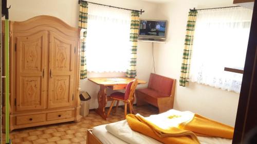 Tannheim Apartment | App 1 - Farbennest mit Frühstück Teeküche, Sommerbergbahnen inkl