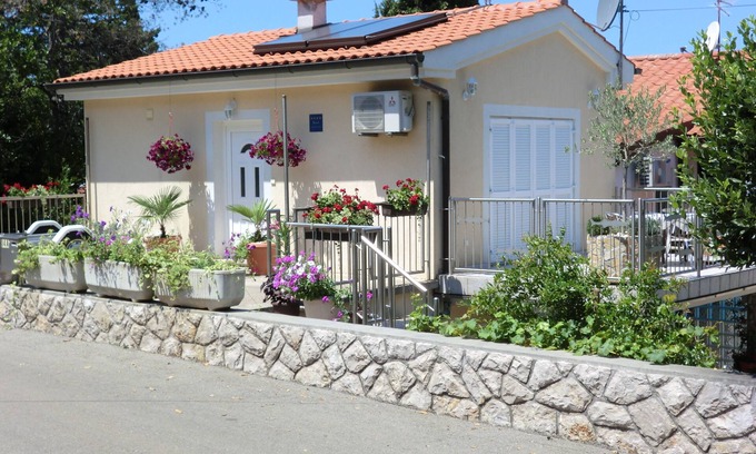 Njivice Apartment | app. 42 m², bathroom, bedroom with balcony, living room, terrace, kitchen, beach