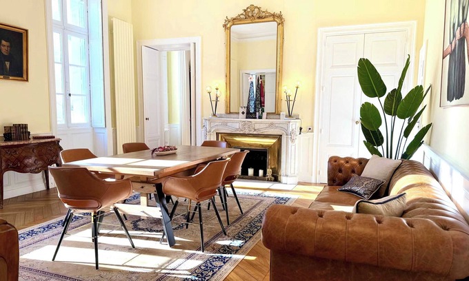 Bastide Saint-Louis Apartment | App. chic, private mansion, Carcassonne center
