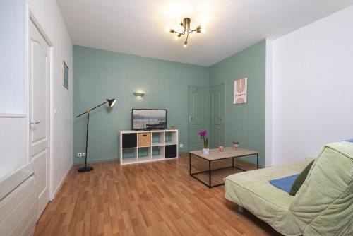 Saint-Serge Apartment | Appart calme avec parking proche place Ney