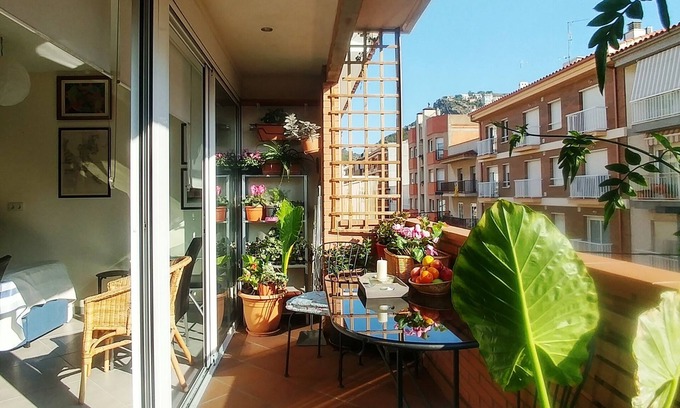 Roses Town Center Apartment | appart. Center village, 4 min. at the foot of the beach. Parking, wifi, sat, tv fr.