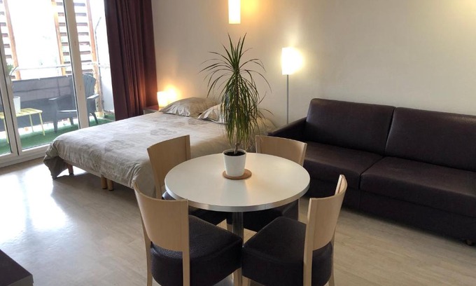 Lourdes Apartment | Appart LOURDES 100 m GARE - 4 Places avec Balcon 10mn Sanctuaire
