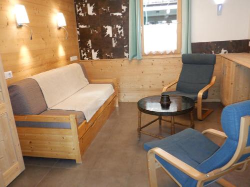 Morzine Apartment | Appart Pointe de Nyon Morzine Centre 4 à 5 pers calme jardin vue parking