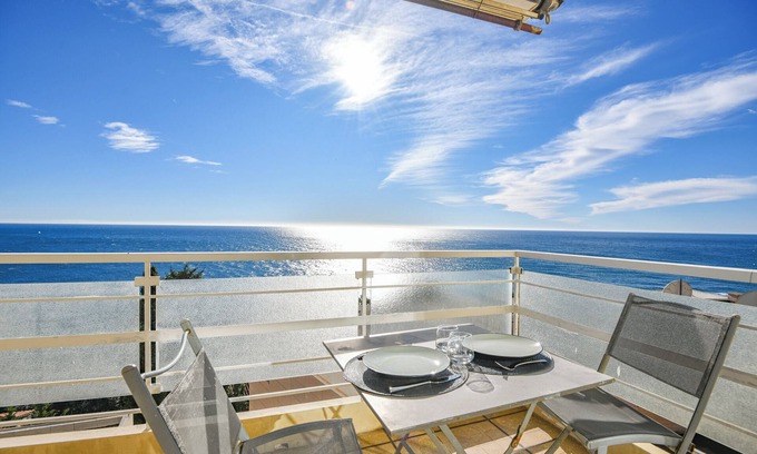French Riviera Apartment | Appart vue mer splendide et plage proche de Monaco