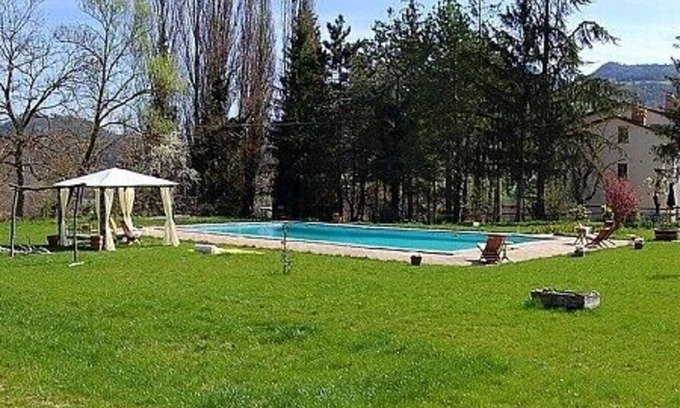 Montone House | Appartamento Aria C: A welcoming apartment surrounded by meadows and by green hills, with Free WI-FI.