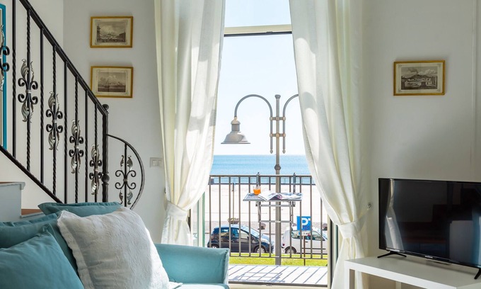 Pozzuoli Apartment | Appartamento Mare Blu by Wonderful Italy
