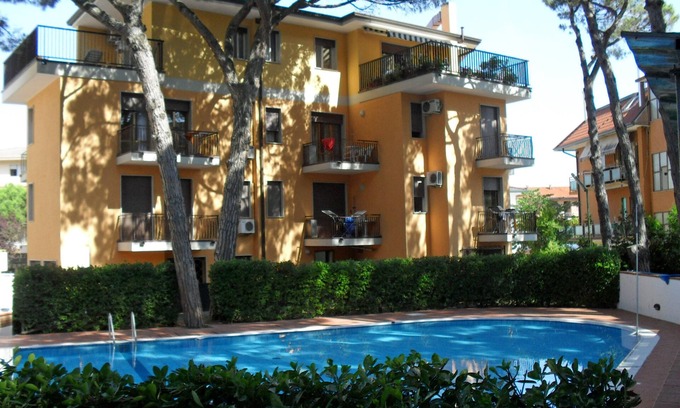 Eraclea Mare Apartment | Appartamento n.7 Condominio Elite con Piscina con Lettini W-fi 2 Camere